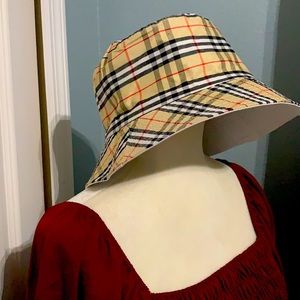 Reversible bucket hat